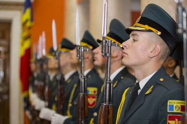 Молдавские военнослужащие - те, для кого сохранение мира в нейтральной Молдове, - главная задача.  - Sputnik Молдова