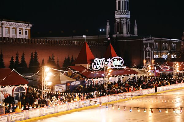 Inaugurarea patinoarului GUM în Piața Roșie - Sputnik Moldova