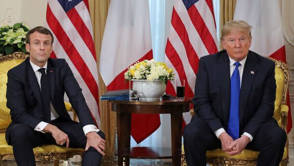  Donald Trump și Emmanuel Macron la Summitul NATO - Sputnik Moldova-România