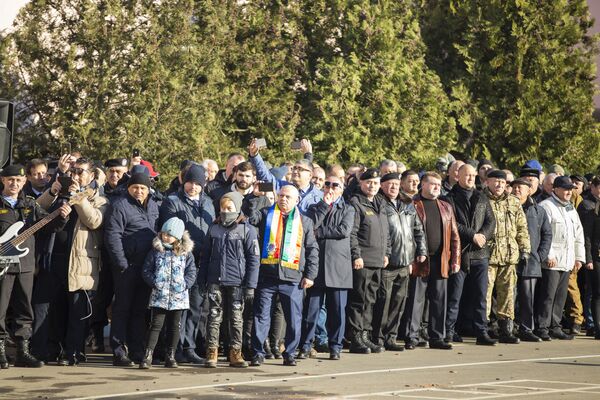 Familiile, rudele și prietenii au venit să-i felicite. - Sputnik Moldova
