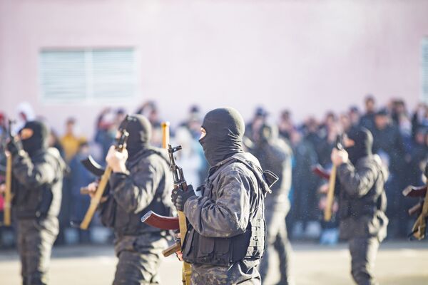 Demonstrarea procedeelor de luptă corp la corp. - Sputnik Молдова
