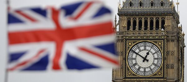 British Union flag waves in front of the Elizabeth Tower at Houses of Parliament containing the bell know as Big Ben in central London - Sputnik Moldova
