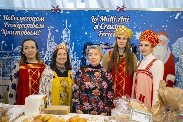 Посольство России в Молдове приняло участие в благотворительной ярмарке Посольство России в Молдове приняло участие в благотворительной ярмарке - Sputnik Молдова