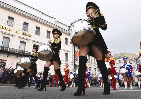 Парад барабанщиков на Невском проспекте в день города в Санкт-Петербурге - Sputnik Молдова