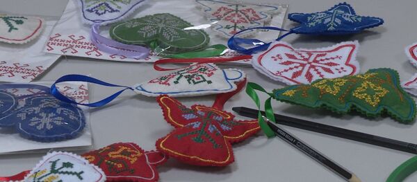 В Молдове производят елочные украшения в этническом стиле В Молдове производят елочные украшения в этническом стиле - Sputnik Молдова