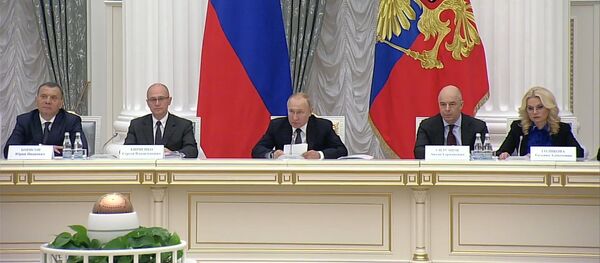 Владимир Путин раскритиковал попытки исказить правду о Великой Отечественной войне - Sputnik Молдова