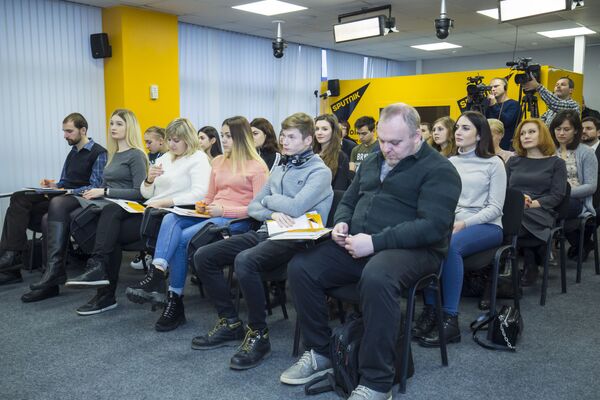 Новые навыки и знания, интересные вопросы и ответы - все это было на очередном этапе проекта SputnikPro в Кишиневе.  - Sputnik Молдова