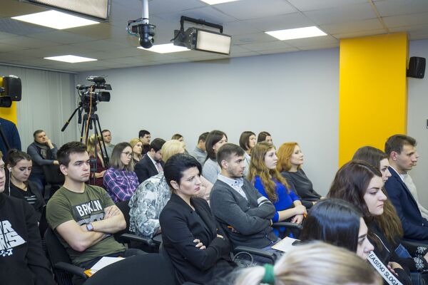 Sputnik сегодня старается быть на всех мультимедийных платформах, чтобы быть ближе к зрителю, читателю, получателю информации - об этом также рассказали представителям молдавских СМИ.  - Sputnik Молдова