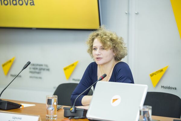 Corespondentului departamentului Economie al Agenției “Rossia Segodnia” Irina Andreeva le-a vorbit reprezentanților despre modul în care poate fi deosebită o știre adevărată de una falsă - Sputnik Moldova