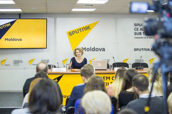 Corespondentului departamentului Economie al Agenției “Rossia Segodnia” Irina Andreeva a vorbit despre modul în care poate fi verificată informația și comunicarea cu sursele - Sputnik Moldova