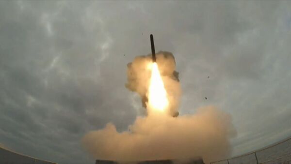 Exact la țintă: Racheta de croazieră „Kalibr” a fost testată cu succes în Marea Neagră - Sputnik Moldova