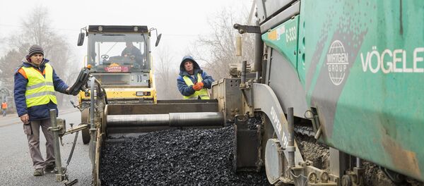 Prim-ministrul a inspectat lucrările de reabilitare a drumului Chișinău-Ungheni-Sculeni - Sputnik Moldova