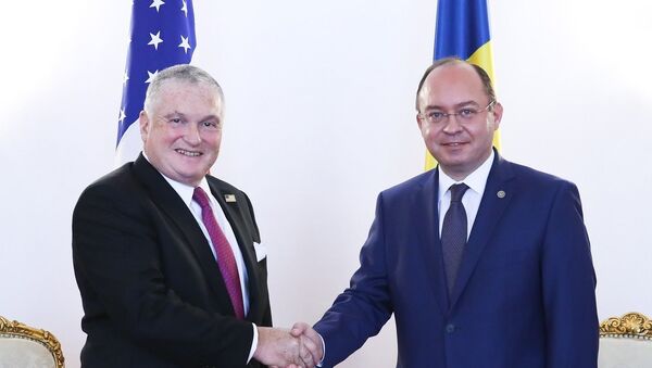 Bogdan Aurescu şi a ambasadorul SUA la București, Adrian Zuckerman - Sputnik Moldova-România