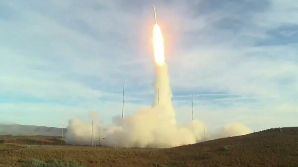 Lansarea unei rachetei balistice - baza aeriană Vandenberg din California - Sputnik Moldova