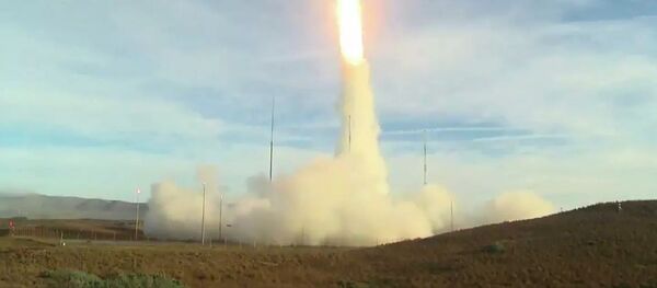 Lansarea unei rachetei balistice - baza aeriană Vandenberg din California - Sputnik Moldova-România