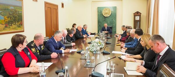 Premierul Ion Chicu și reprezentanții Uniunii Naţionale a Veteranilor Războiului pentru Independenţă - Sputnik Moldova