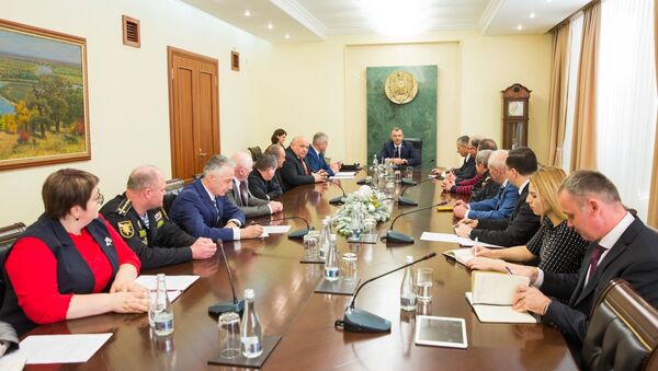Premierul Ion Chicu și reprezentanții Uniunii Naţionale a Veteranilor Războiului pentru Independenţă - Sputnik Moldova