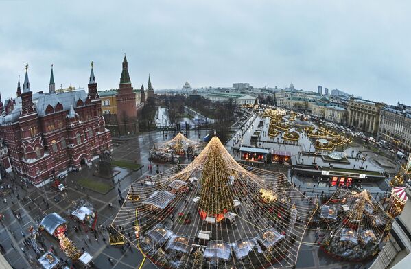 Световая иллюминация на площади Революции в Москве - Sputnik Молдова