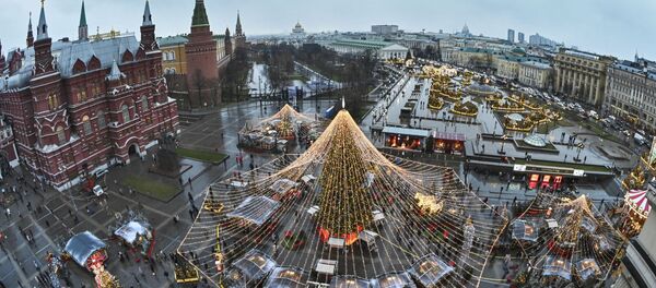 Световая иллюминация на площади Революции в Москве Световая иллюминация на площади Революции в Москве - Sputnik Молдова