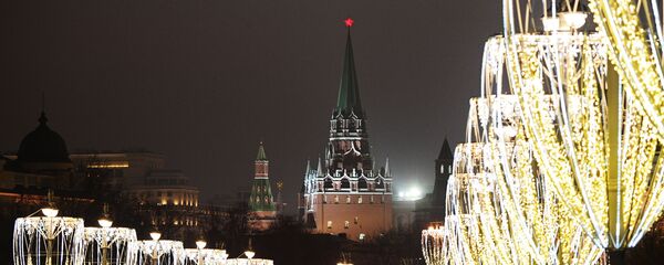 Световая иллюминация на Кремлевской набережной Световая иллюминация на Кремлевской набережной - Sputnik Молдова