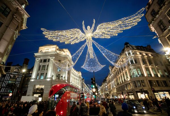 Рождественские украшения на Риджент-стрит в Лондоне - Sputnik Молдова