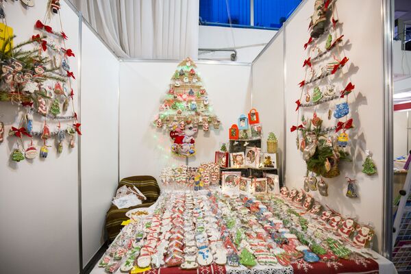 Рождественская ярмарка в Международном выставочном центре Moldexpo - Sputnik Молдова