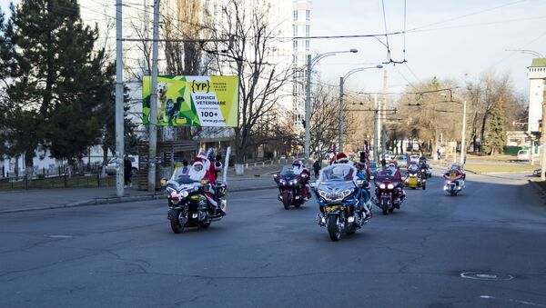 Парад Дедов Морозов на мотоциклах 2019 - Sputnik Молдова