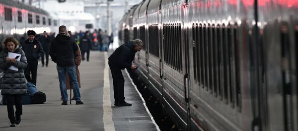 Отправление поезда Таврия из Санкт-Петербурга в Крым - Sputnik Молдова