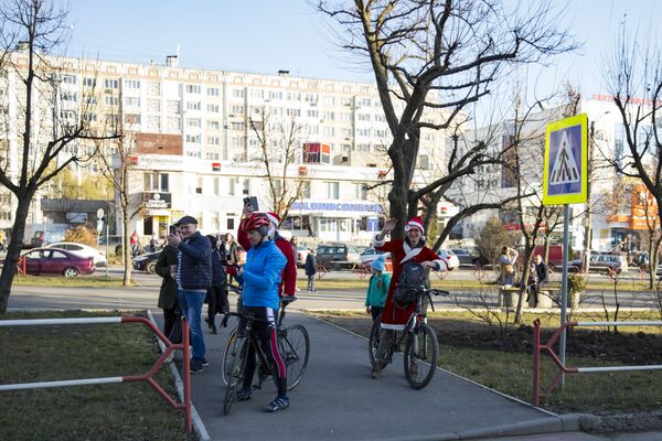 Парад Дедов Морозов на мотоциклах 2019 - Sputnik Moldova