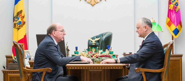 Președintele Republicii Moldova, Igor Dodon, și ambasadorul Rusiei la Chișinău, Oleg Vasnețov Președintele Republicii Moldova, Igor Dodon, și ambasadorul Rusiei la Chișinău, Oleg Vasnețov - Sputnik Молдова
