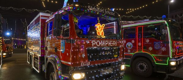 Пожарные и спасатели дают старт Рождественскому каравану Пожарные и спасатели дают старт Рождественскому каравану - Sputnik Молдова