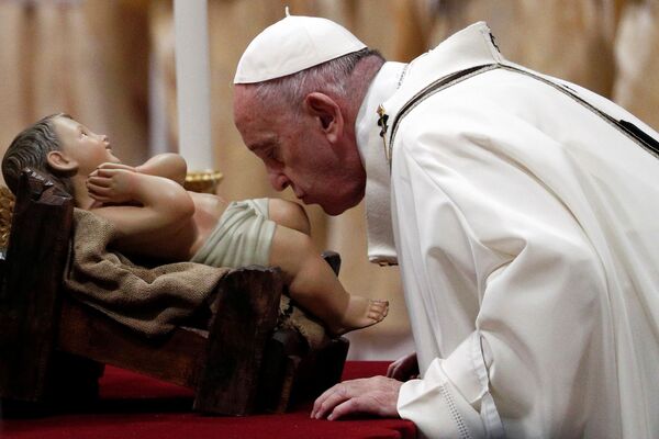 Папа Римский Франциск во время рождественской мессы в Ватикане  - Sputnik Молдова