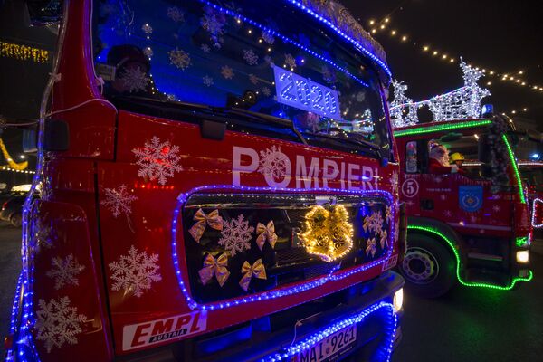 Пожарные и спасатели дают старт Рождественскому каравану - Sputnik Moldova