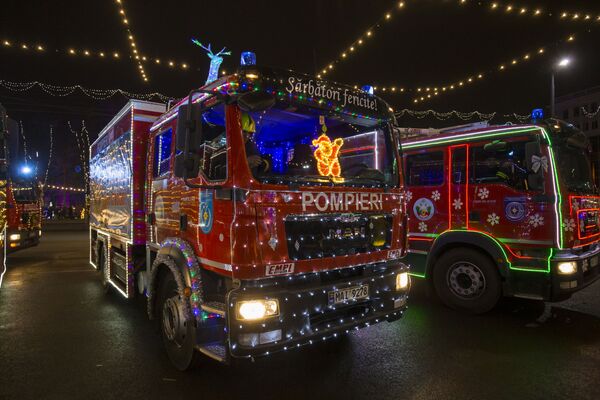 Пожарные и спасатели дают старт Рождественскому каравану - Sputnik Moldova