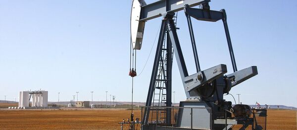 Добыча нефти, архивное фото - Sputnik Moldova