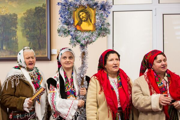 В кабинет к Иону Кику пришли его односельчане - как они поздравили премьера - Sputnik Молдова