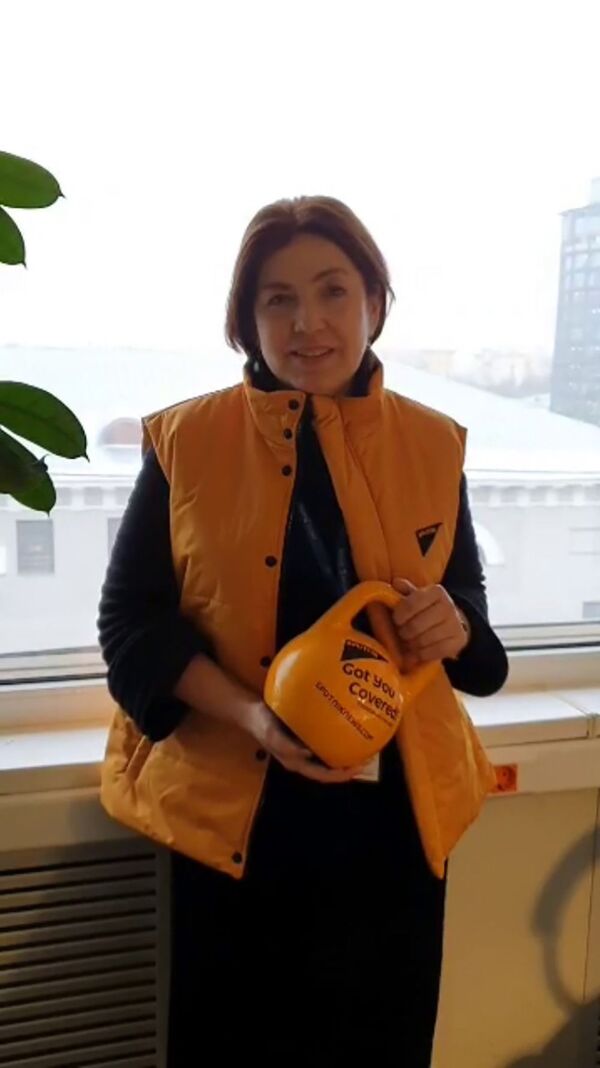 Заместитель главного редактора агентства Наталья Лосева во время флешмоба в поддержку #SputnikЭстония  - Sputnik Moldova-România