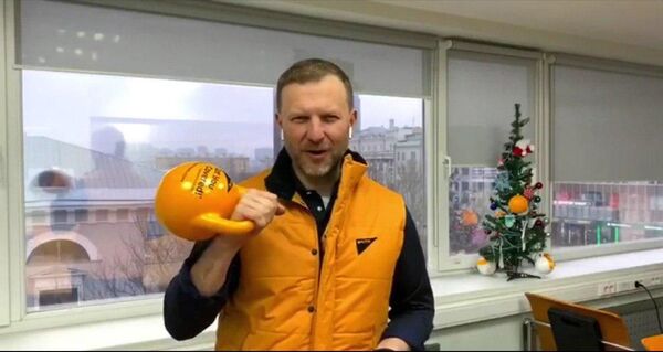 Директор по коммуникациям «Россия сегодня» Пётр Лидов во время флешмоба в поддержку Sputnik Эстония  - Sputnik Moldova-România