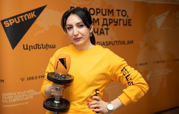Sputnik Кыргызстан во время флешмоба в поддержку Sputnik Эстония - Sputnik Moldova-România