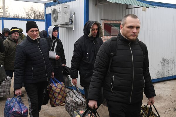 В Донбассе завершился обмен удерживаемыми лицами В Донбассе завершился обмен удерживаемыми лицами - Sputnik Молдова