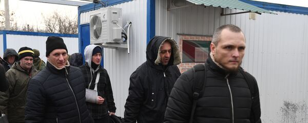 Обмен военнопленными между ДНР, ЛНР и Украиной в Донецкой области Обмен военнопленными между ДНР, ЛНР и Украиной в Донецкой области - Sputnik Moldova-România