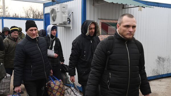 Обмен военнопленными между ДНР, ЛНР и Украиной в Донецкой области - Sputnik Moldova-România