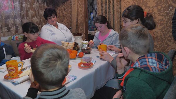 Супруги из Резины Нина и Василий Мариан воспитали более 30 детей - Sputnik Молдова