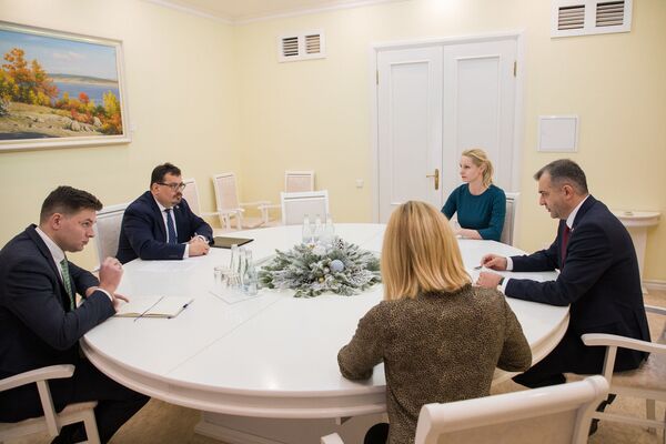 Ce a făcut ambasadorul UE la Guvern în această seară - Foto Ce a făcut ambasadorul UE la Guvern în această seară - Foto - Sputnik Moldova