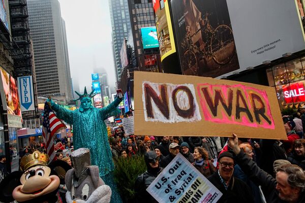 Americanii nu se mai lasă prostiți: manifestații anti-Trump și anti-război în SUA Americanii nu se mai lasă prostiți: manifestații anti-Trump și anti-război în SUA - Sputnik Moldova-România