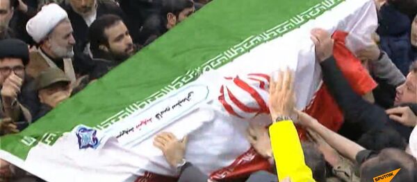 Религиозный лидер Ирана Али Хаменеи плакал на похоронах Сулеймани - Sputnik Молдова