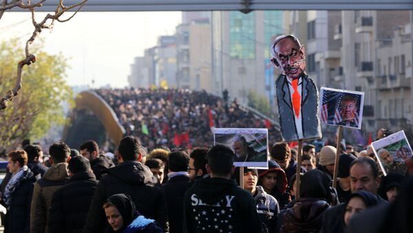 Траурное шествие в Тегеране по случаю прощания с генералом Солеймани и другими погибшими в ходе атаки США в Ираке - Sputnik Moldova-România