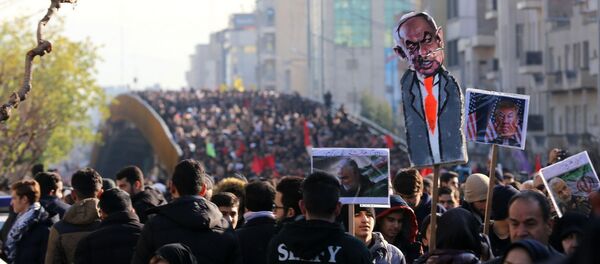 Траурное шествие в Тегеране по случаю прощания с генералом Солеймани и другими погибшими в ходе атаки США в Ираке - Sputnik Moldova-România