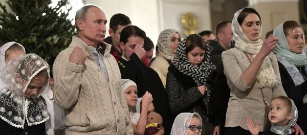 Президент РФ В. Путин посетил Рождественское богослужение Президент РФ В. Путин посетил Рождественское богослужение - Sputnik Moldova-România