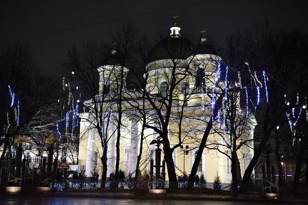 Спасо-Преображенский собор в канун православного Рождества в Санкт-Петербурге - Sputnik Молдова